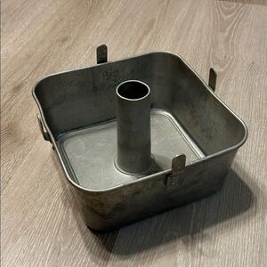 Worthmore Vintage Square 9x9x4 Metal Angel Food 2pc Cake Pan